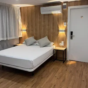 Medicis 2*, Barcelona Spain