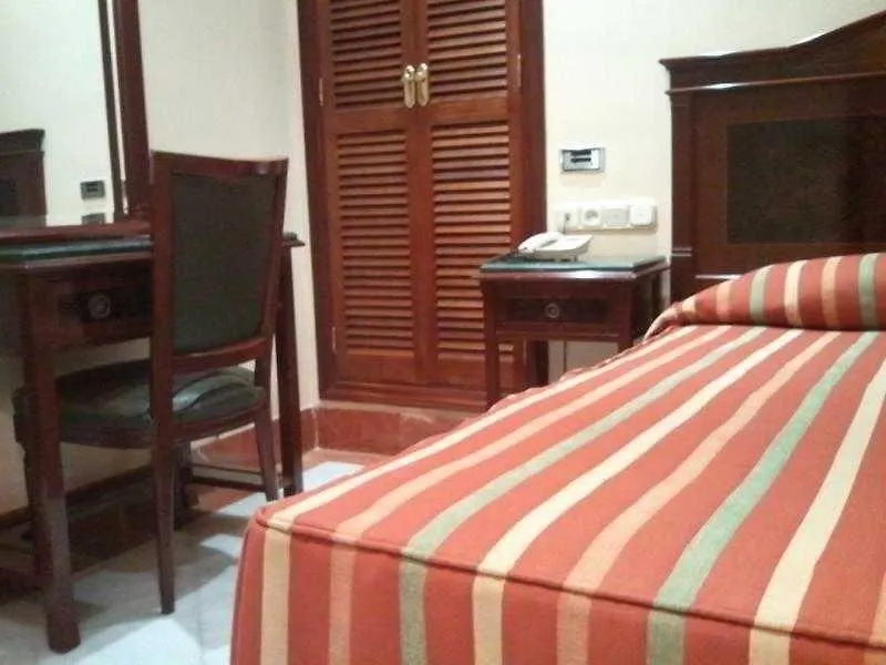 Hotel Baco Seville 2*,